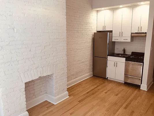 Rented by Metropolis Real Estate of Manhattan | media 24