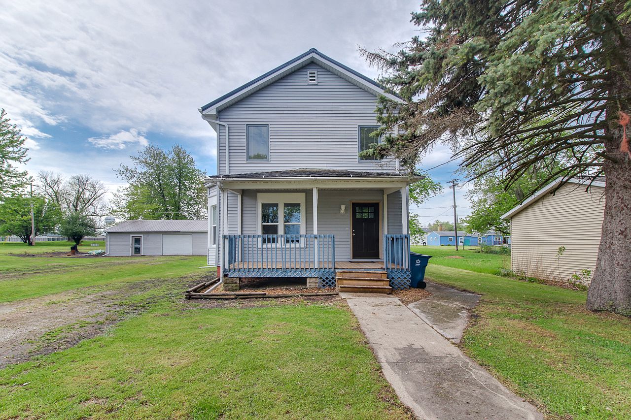 125 Clark St, Chenoa, IL 61726 Zillow