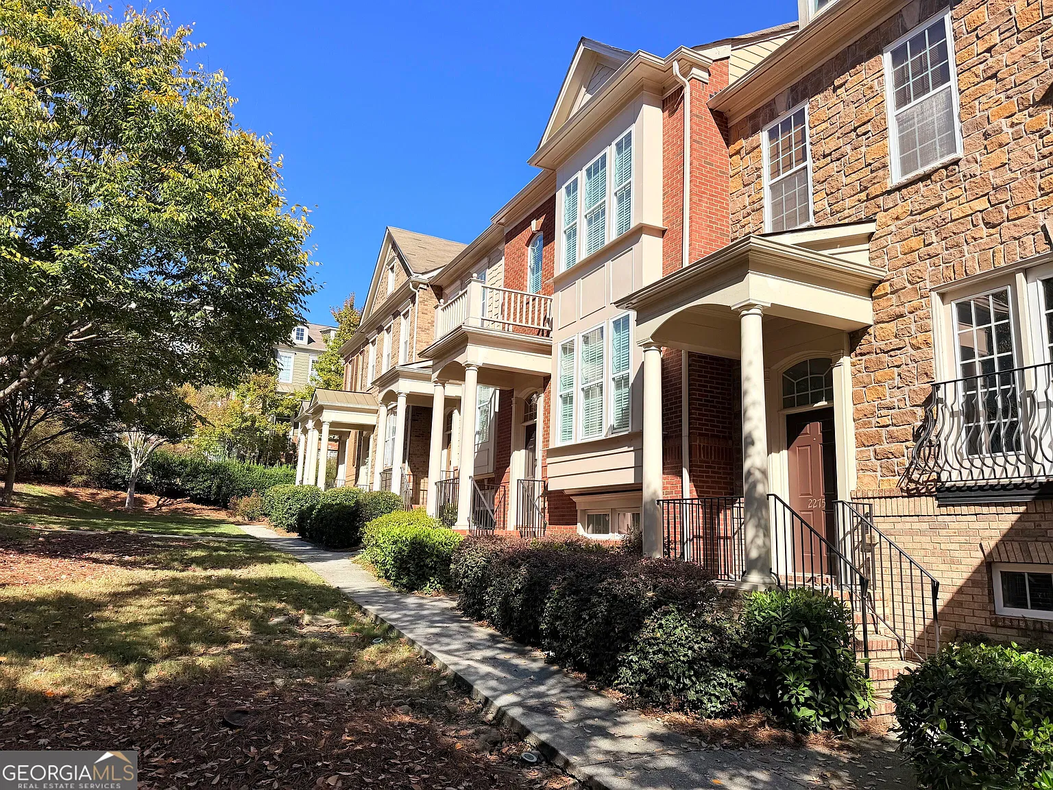 3 bed, 3.5 bath, 1864 sqft, $2,700 — Photo 2