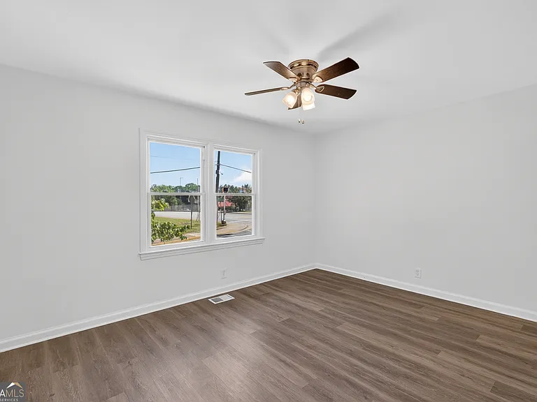 2036 McPherson Dr — Photo 9