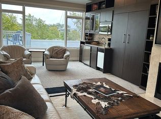 733 Riverfront Dr, Omaha, NE 68102