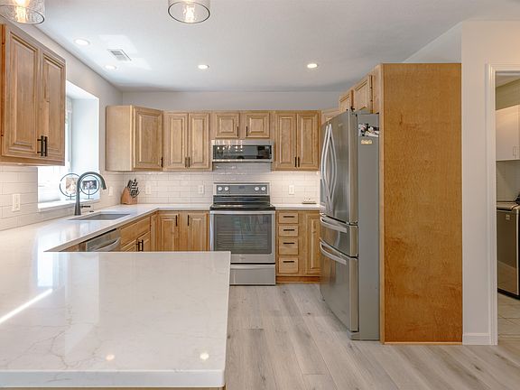4th image of 1105 29th St