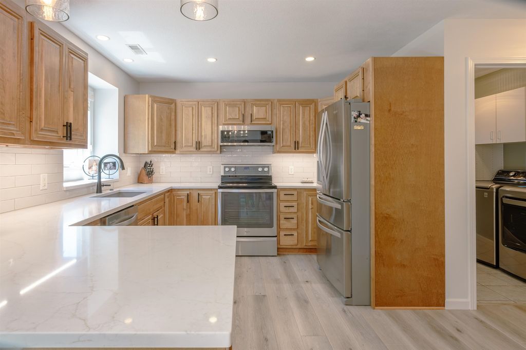 1105 29th St, Spirit Lake, IA - View 4