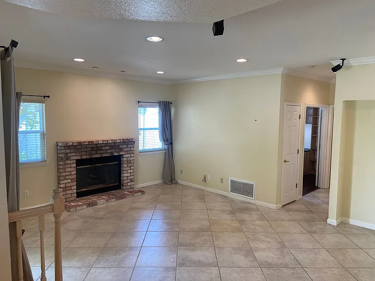 264 Thorndike Way — Photo 14