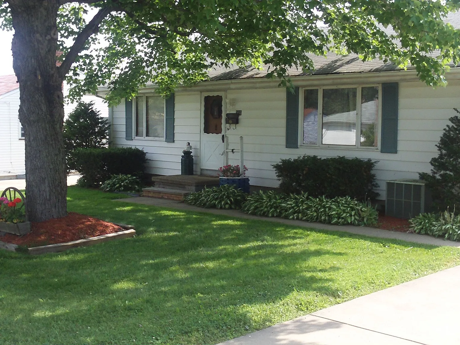 303 Rebecca Ave photo 1