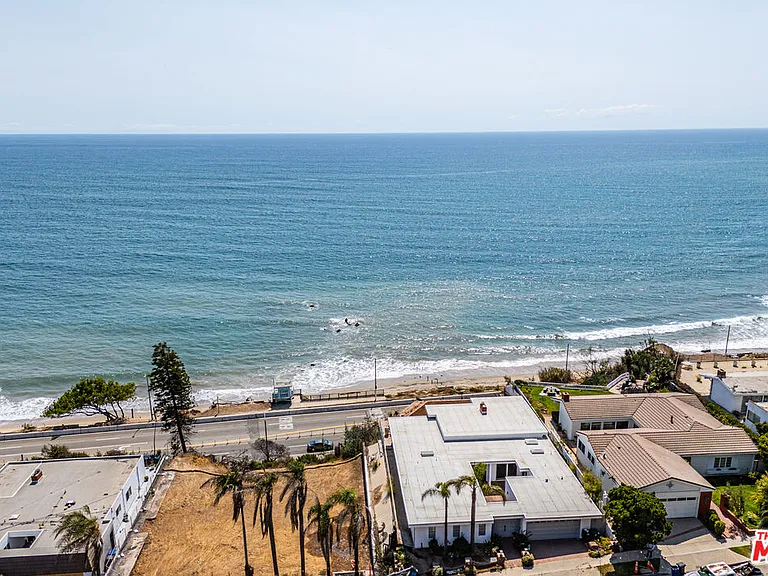 18055 Coastline Dr #2 — Photo 26
