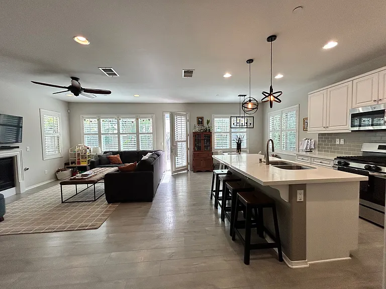 1129 Savanna Ln — Photo 3