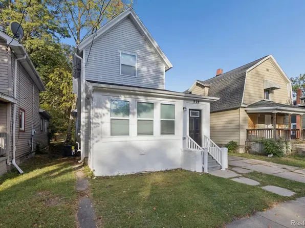 909 N Pine St, Lansing, MI 48906