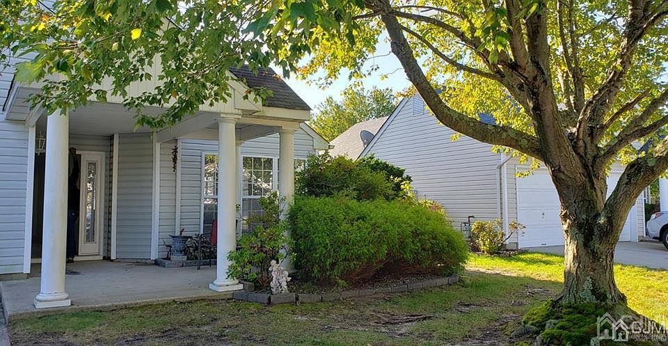 1st image of 604 Bedford Ln