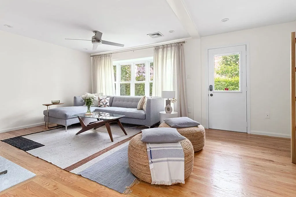 2 bed, 2.5 bath, 1400 sqft, $3,400 — Photo 2