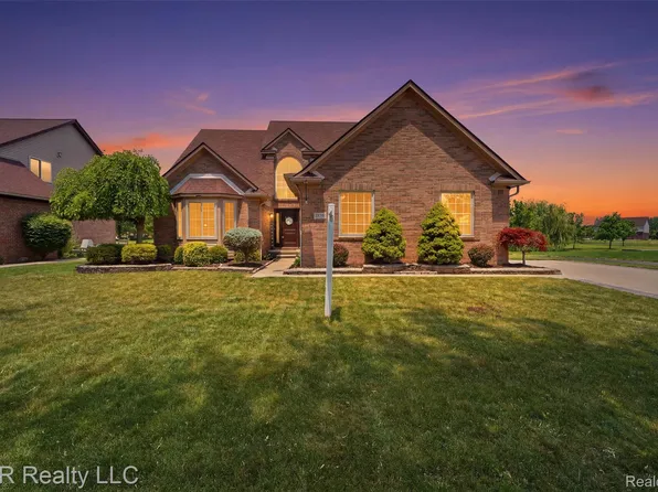 26796 Arcadia Dr, Flat Rock, MI 48134