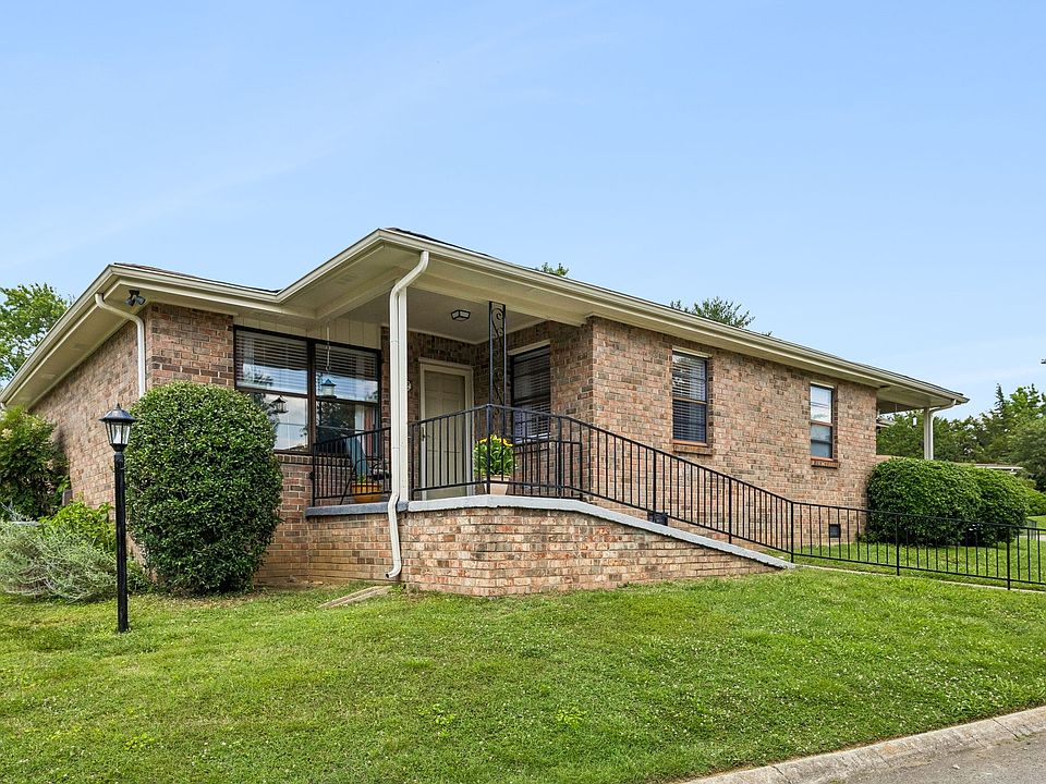1st image of 352 Deer Lake Dr