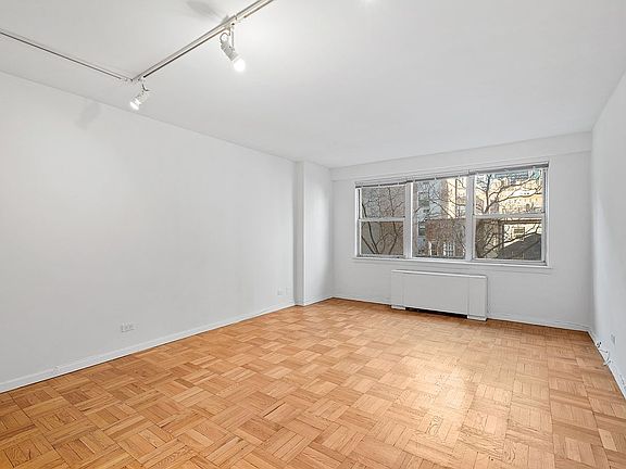 5th image of 155 E 34th St APT 6A