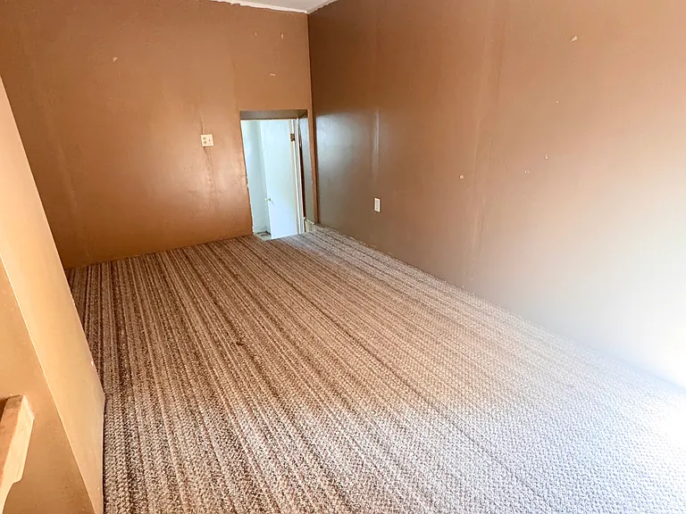 670 N Walnut St — Photo 18