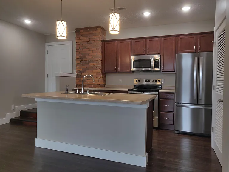 608 Columbia St — Photo 16
