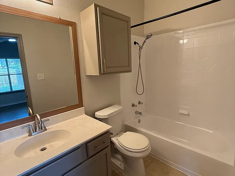 2827 Southampton Way #B — Photo 9