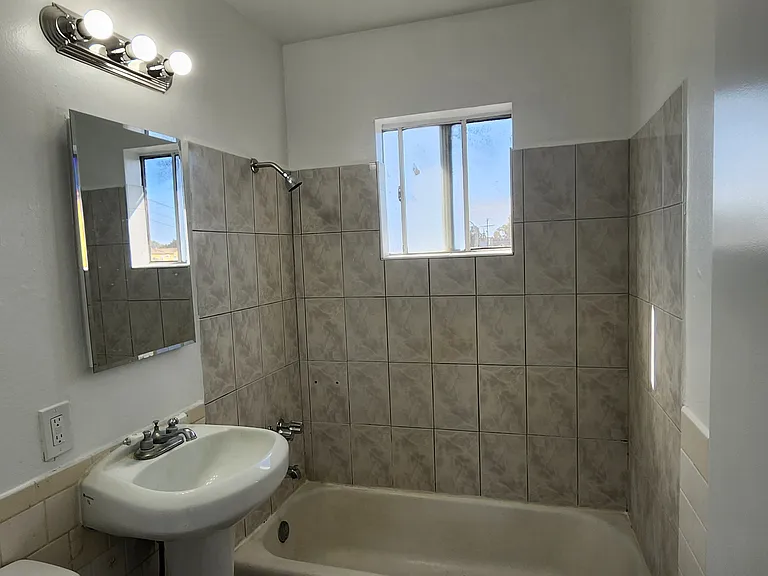 8161 Evergreen Ave #B — Photo 19