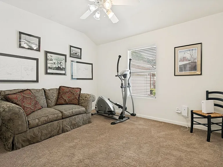 10 Oakwell Farms Pkwy — Photo 16