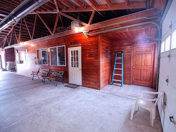 5th image of 3645 Pine Bluff Rd