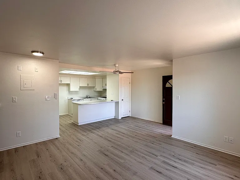 115 N West St #200 — Photo 2