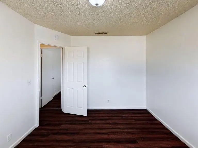 1215 Minnewawa Ave #B — Photo 7