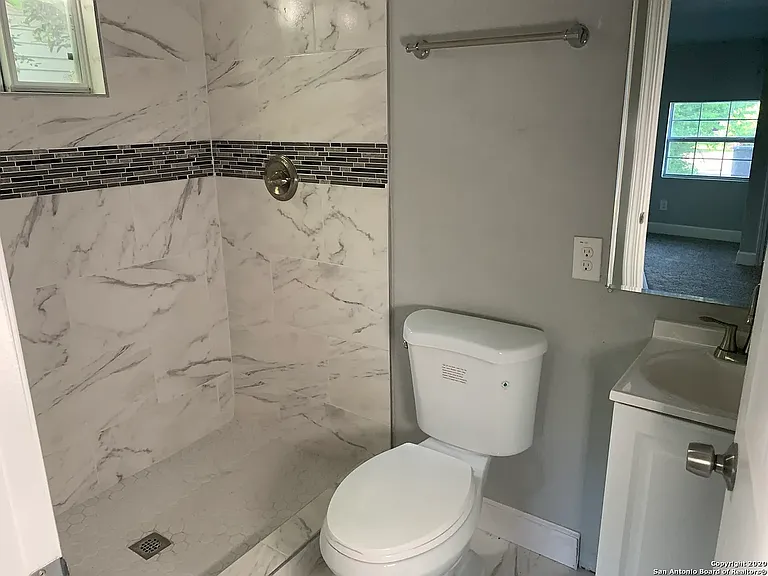 135 San Angelo — Photo 7
