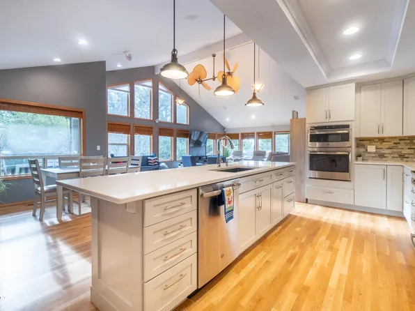 760 SW Range Dr, Waldport, OR 97394