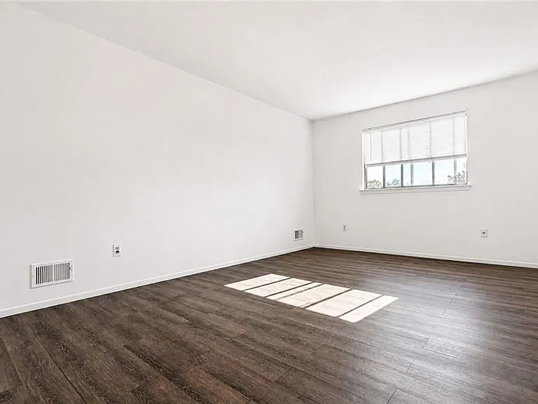 22 Windsor Ct #1 — Photo 2
