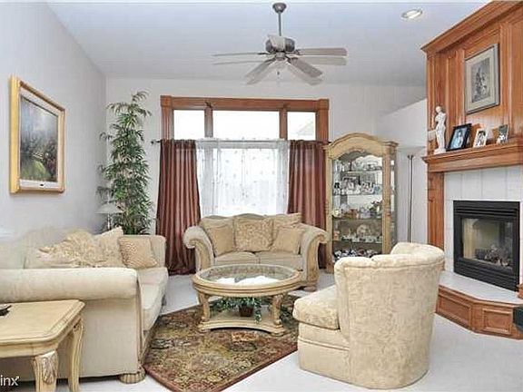 High ceilings w/fireplace