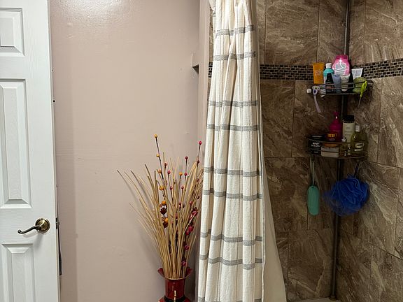 2nd image of 22 Daffodil Ln #0