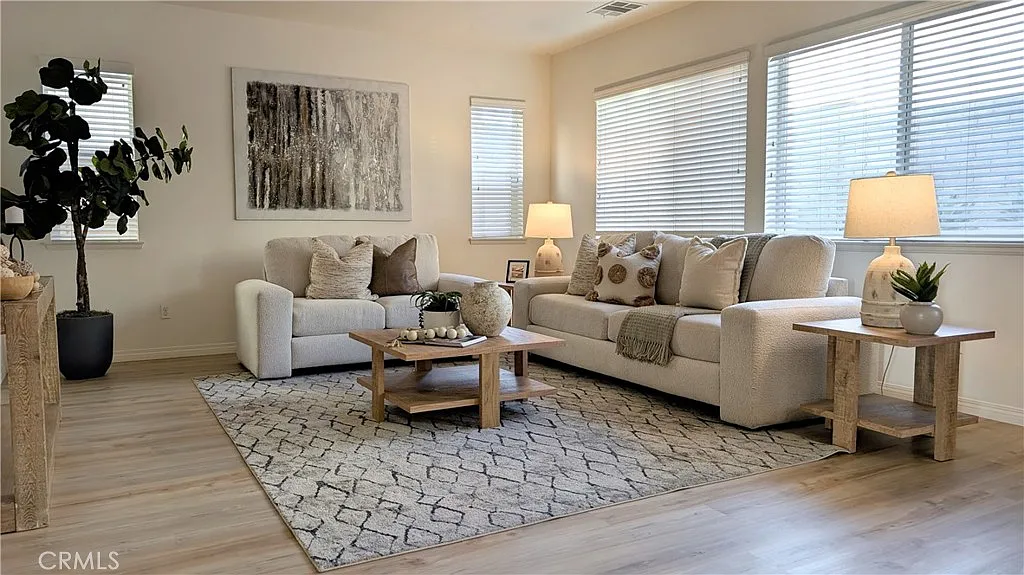 4 bed, 2288 sqft, $4,100 — Photo 2