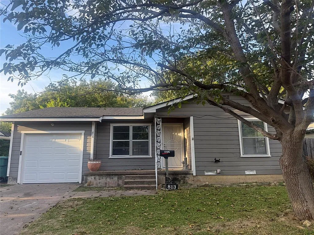 2 bed, 900 sqft, $1,350 — Photo 1