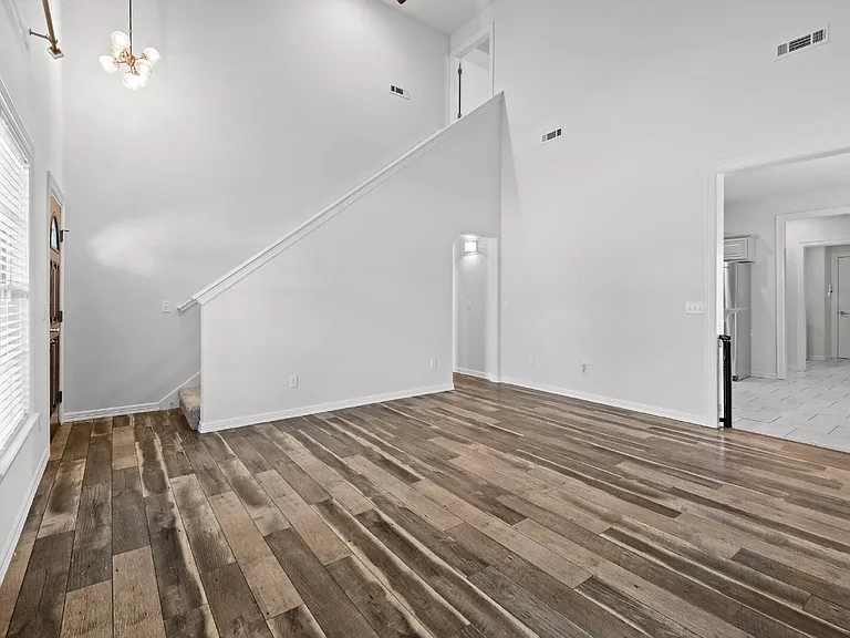 1514 NE Young Ave — Photo 8