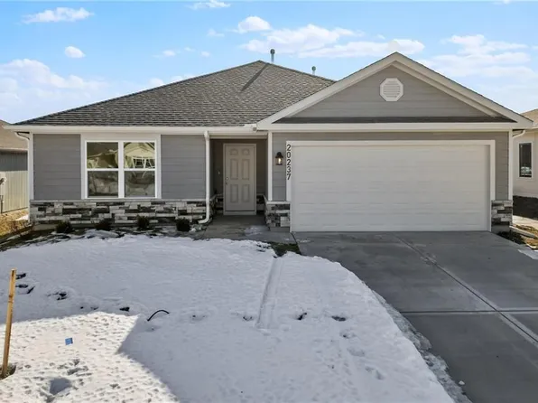 20237 W 194th St, Spring Hill, KS 66083