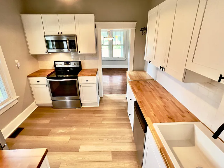 1542 Douglas Ave — Photo 8