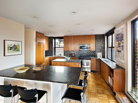 3rd image of 1523 2nd Ave #17E