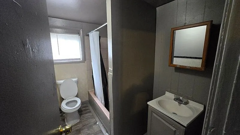 4 bed, 1.0 bath, $1,200 — Photo 4