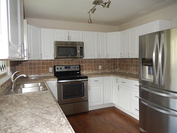 2nd image of 808 W Baxterwood Ln