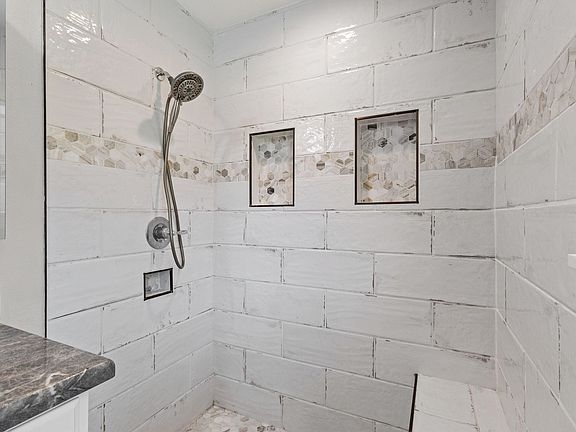 3rd image of 10848 Sandy Ln