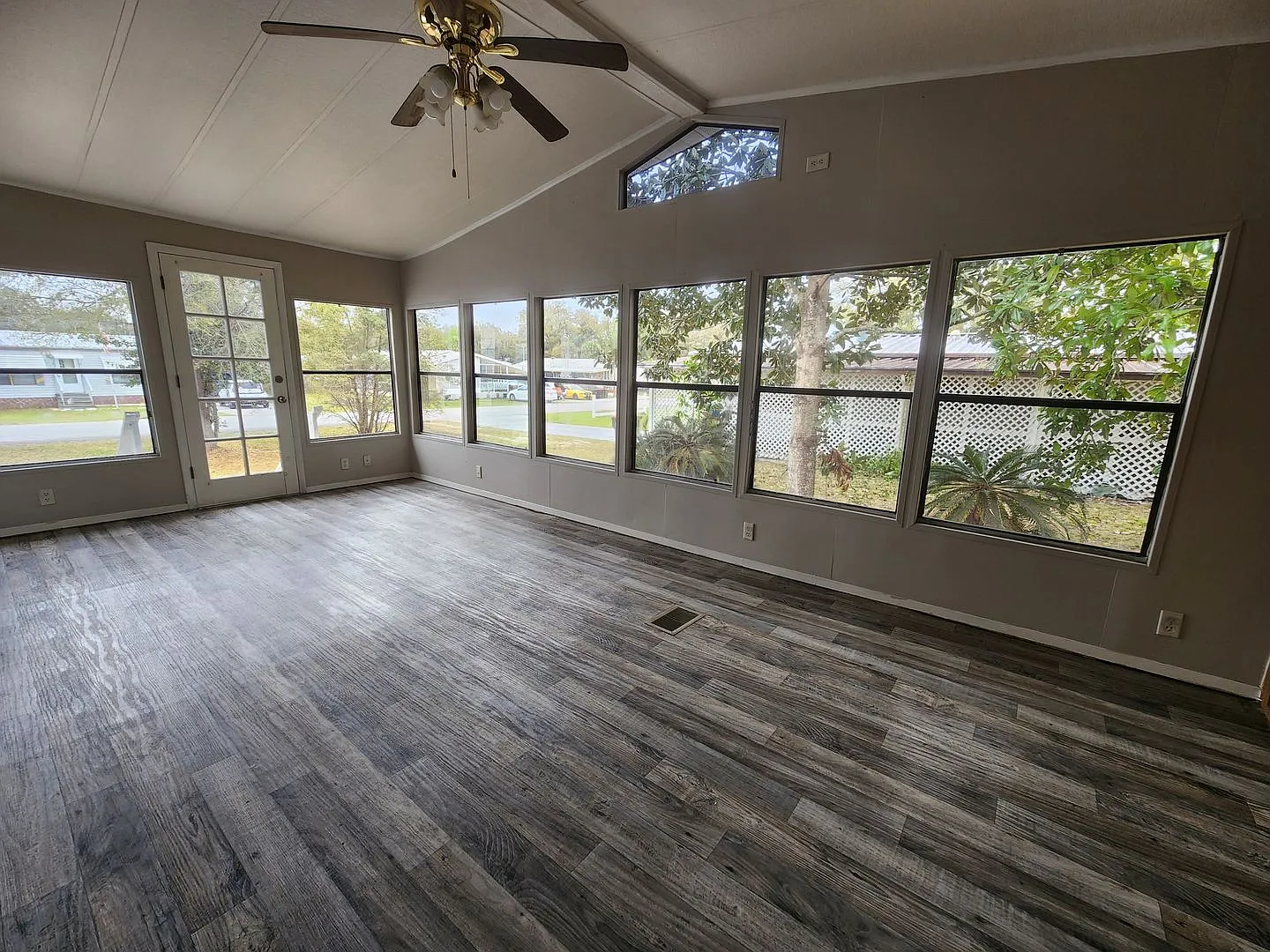 HUGE 2 bed, 2 bath home has 1,586 sq ft. of living area — Photo 1