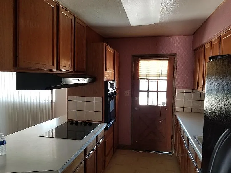 4 bed, 1620 sqft, $2,100 — Photo 3