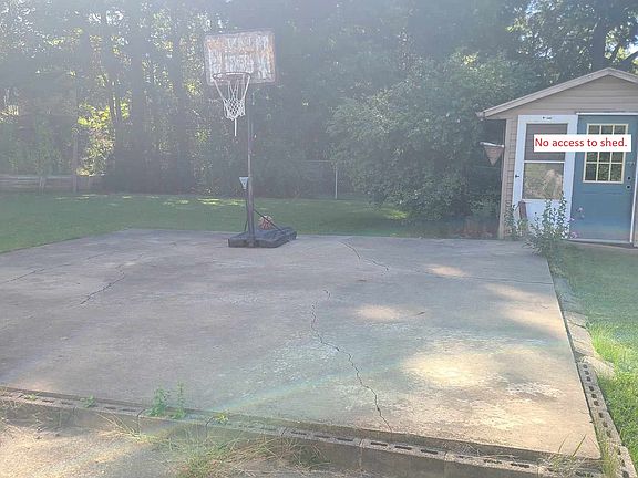 SHARED BACKYARD. NO ACCESS TO SHED.