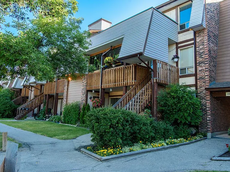 230 Fairlane Ave — Photo 2