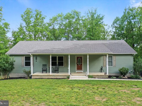 345 E Parker Knolls Dr, Burlington, WV 26710