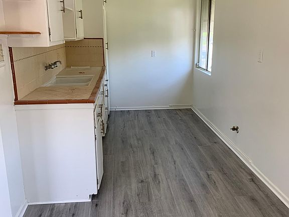 4th image of 5836 Lexington Ave #5
