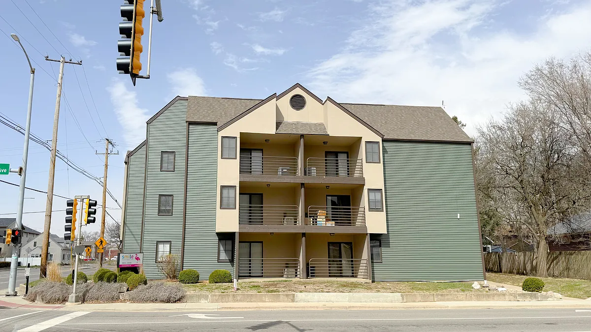 Building Photo - 104 N Lincoln Ave