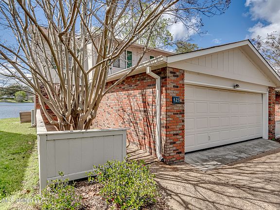 5th image of 423 Lakebend Pl