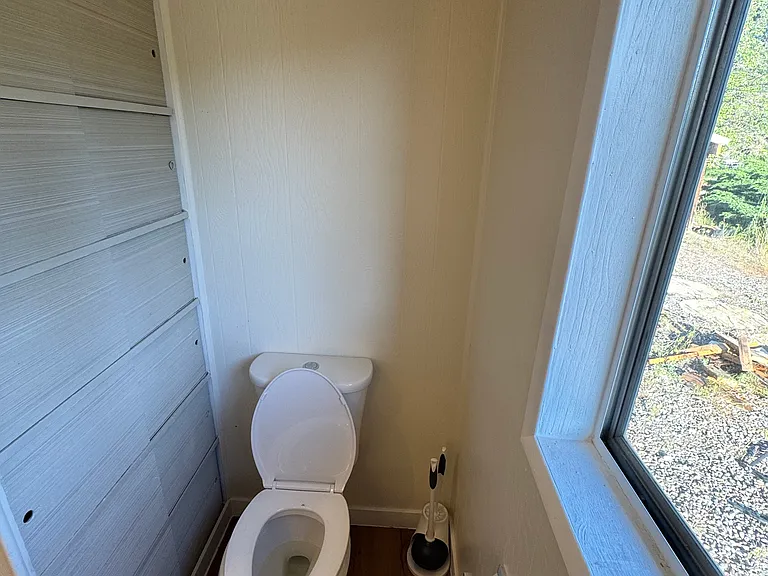 924 E Chelan Ave — Photo 14
