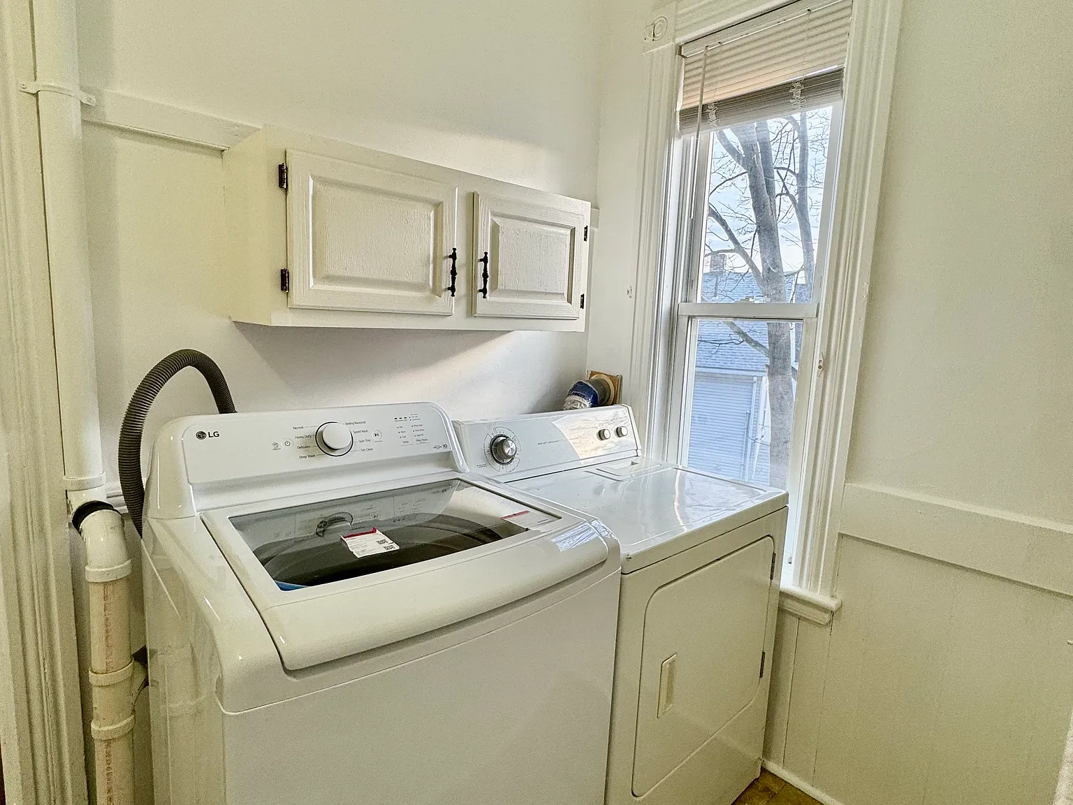 3 bed, 1200 sqft, $2,300 — Photo 4