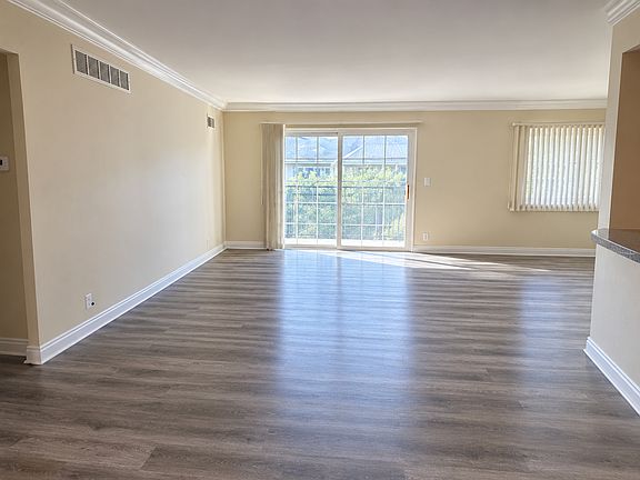 3rd image of 6121 Orchard Lake Rd APT 201